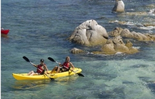 Remando en kayak
